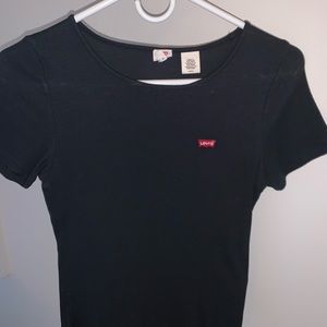 Levis black basic tee - slightly cropped